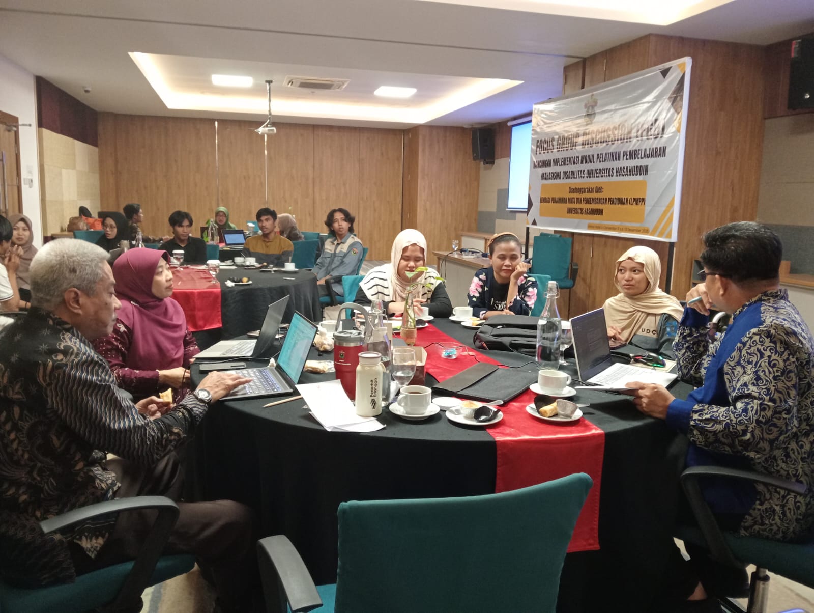 2e484b40-8543-40fc-84da-6484c8a7b108